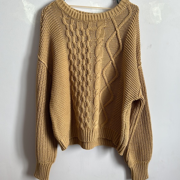 Free People Sweaters - ⭐️⭐️HOST PICK⭐️⭐️. Free People Chunky knit sweater
